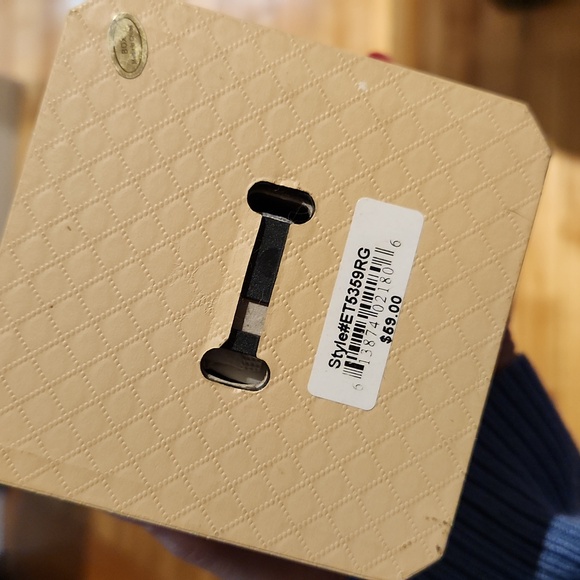 Rose gold watch with crystals - Picture 4 of 4